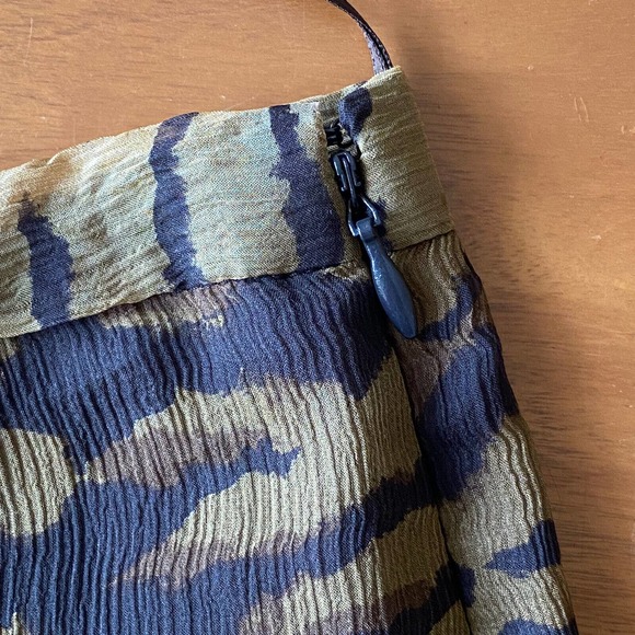 Vtg Moschino Cheap & Chic Silk Tulip Animal Print Skirt W/ Slip Liner. Brown/tan - Picture 4 of 8